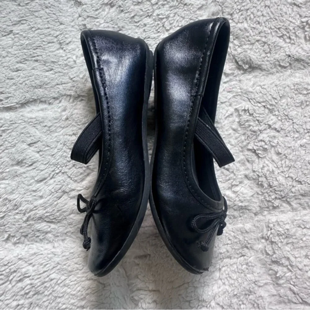 Zoe & Zac | Textured Ballerinas with Bow Accent Dress Shoes | Size 8